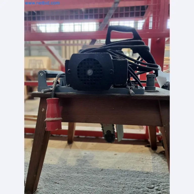 Holzbearbeitende- und metallbearbeitende Maschinen und Warenlager eines Fertighausherstellers -3