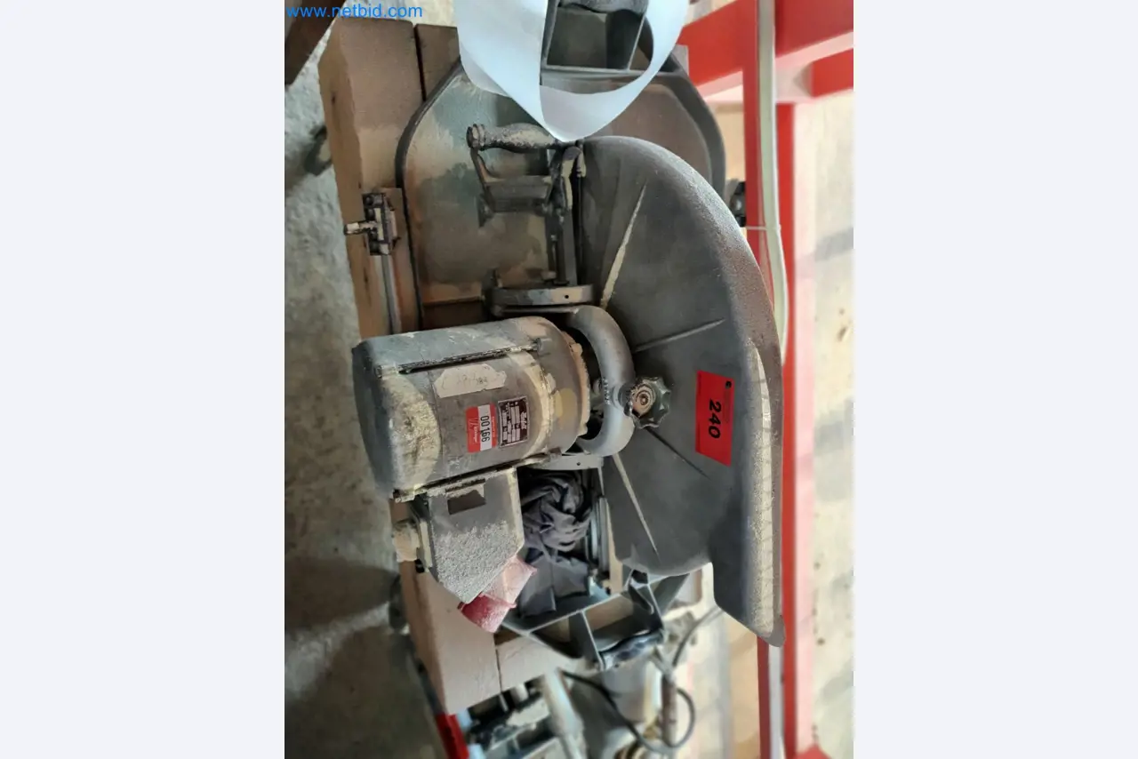 Holzbearbeitende- und metallbearbeitende Maschinen und Warenlager eines Fertighausherstellers -1