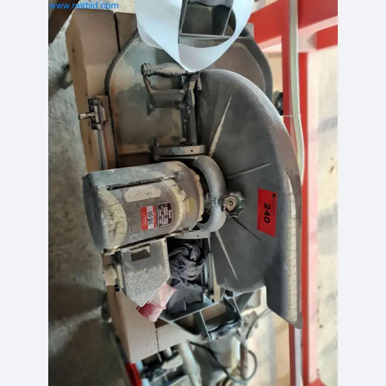 Holzbearbeitende- und metallbearbeitende Maschinen und Warenlager eines Fertighausherstellers -1