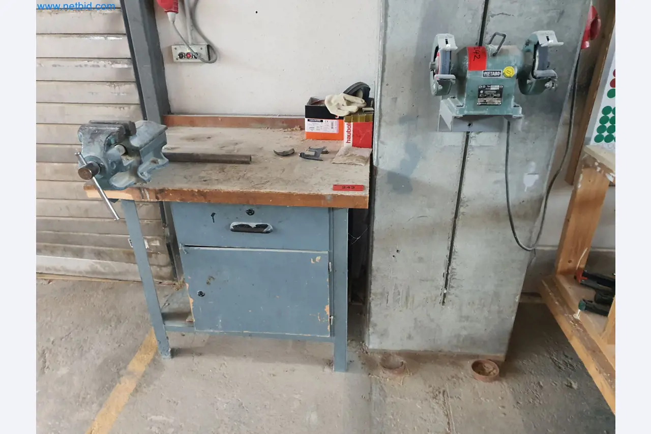 Holzbearbeitende- und metallbearbeitende Maschinen und Warenlager eines Fertighausherstellers -1