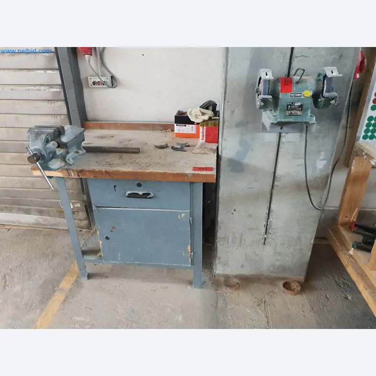 Holzbearbeitende- und metallbearbeitende Maschinen und Warenlager eines Fertighausherstellers -1