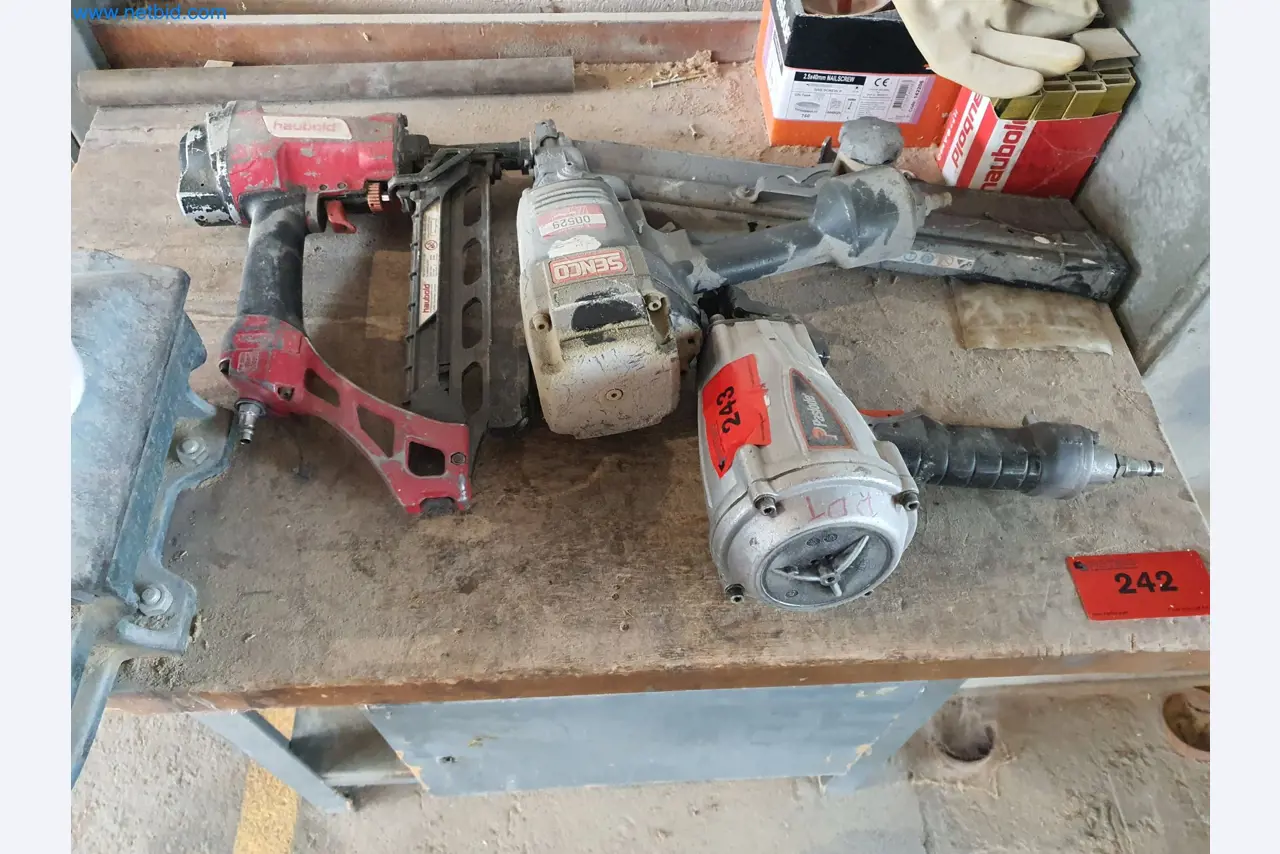 Holzbearbeitende- und metallbearbeitende Maschinen und Warenlager eines Fertighausherstellers -1