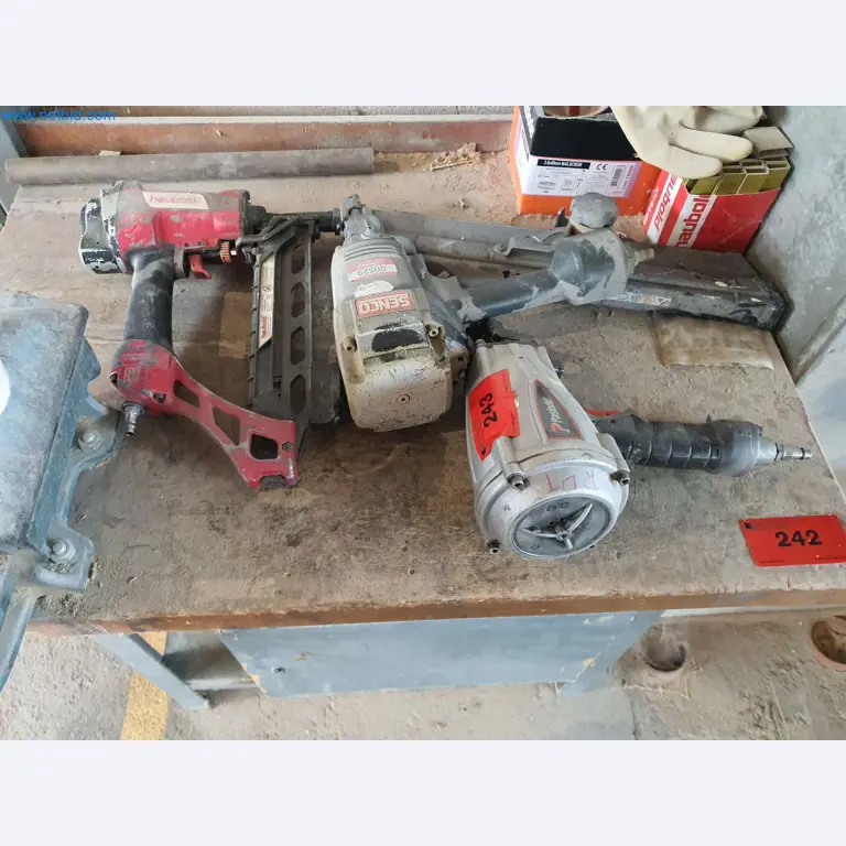 Holzbearbeitende- und metallbearbeitende Maschinen und Warenlager eines Fertighausherstellers -1