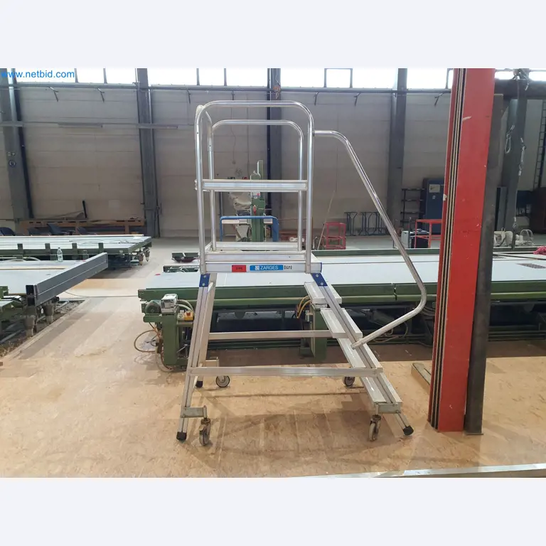 Holzbearbeitende- und metallbearbeitende Maschinen und Warenlager eines Fertighausherstellers -1