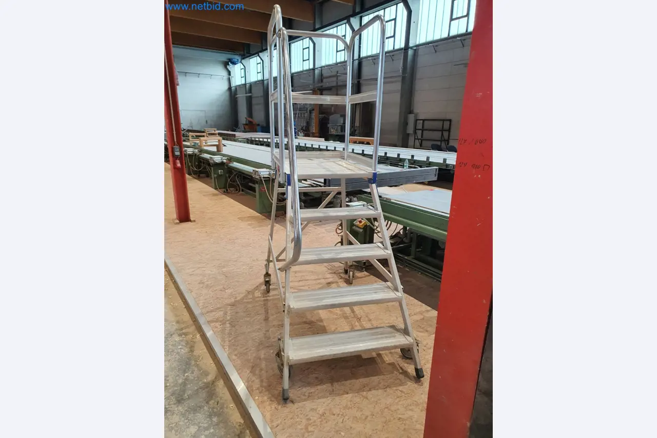 Holzbearbeitende- und metallbearbeitende Maschinen und Warenlager eines Fertighausherstellers -2