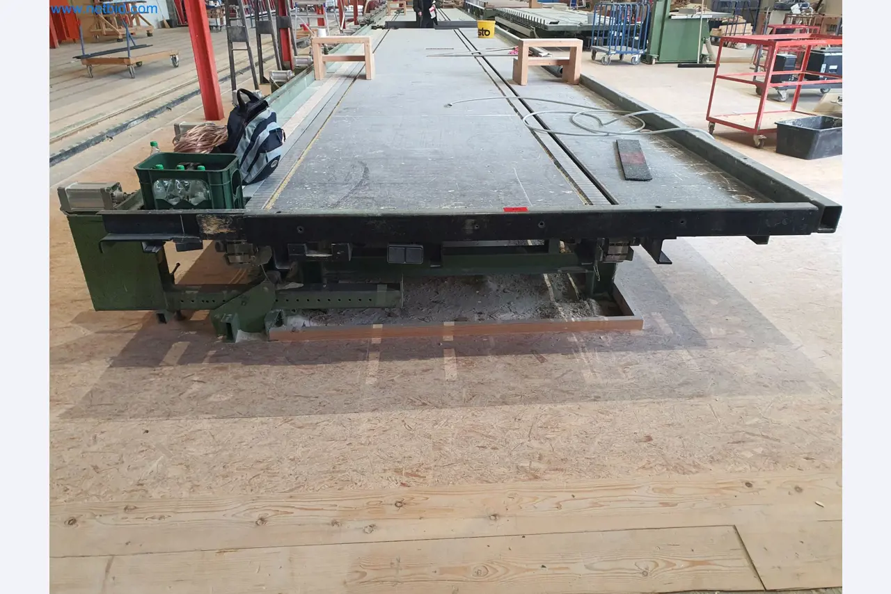 Holzbearbeitende- und metallbearbeitende Maschinen und Warenlager eines Fertighausherstellers -1