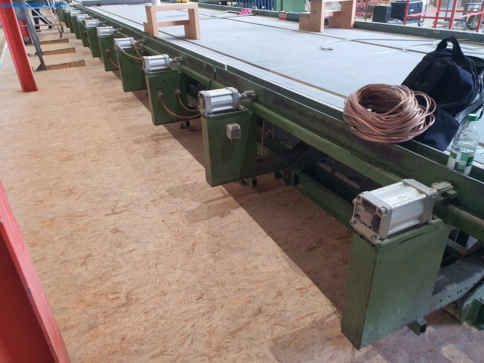 Maszyny do obróbki drewna i metalu oraz magazyn producenta domów prefabrykowanych-2