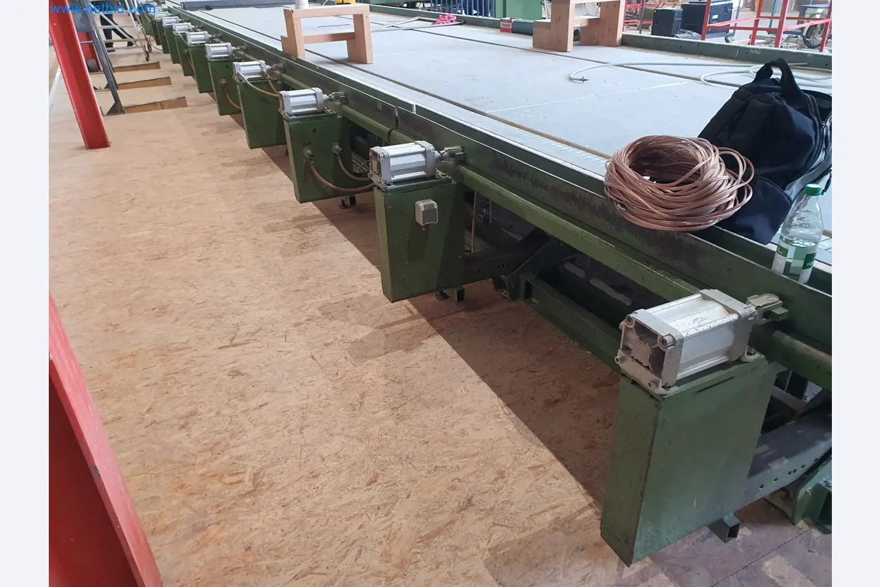 Holzbearbeitende- und metallbearbeitende Maschinen und Warenlager eines Fertighausherstellers -2