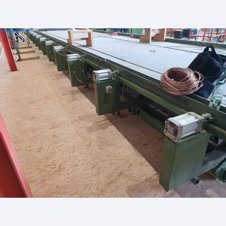 Holzbearbeitende- und metallbearbeitende Maschinen und Warenlager eines Fertighausherstellers -2