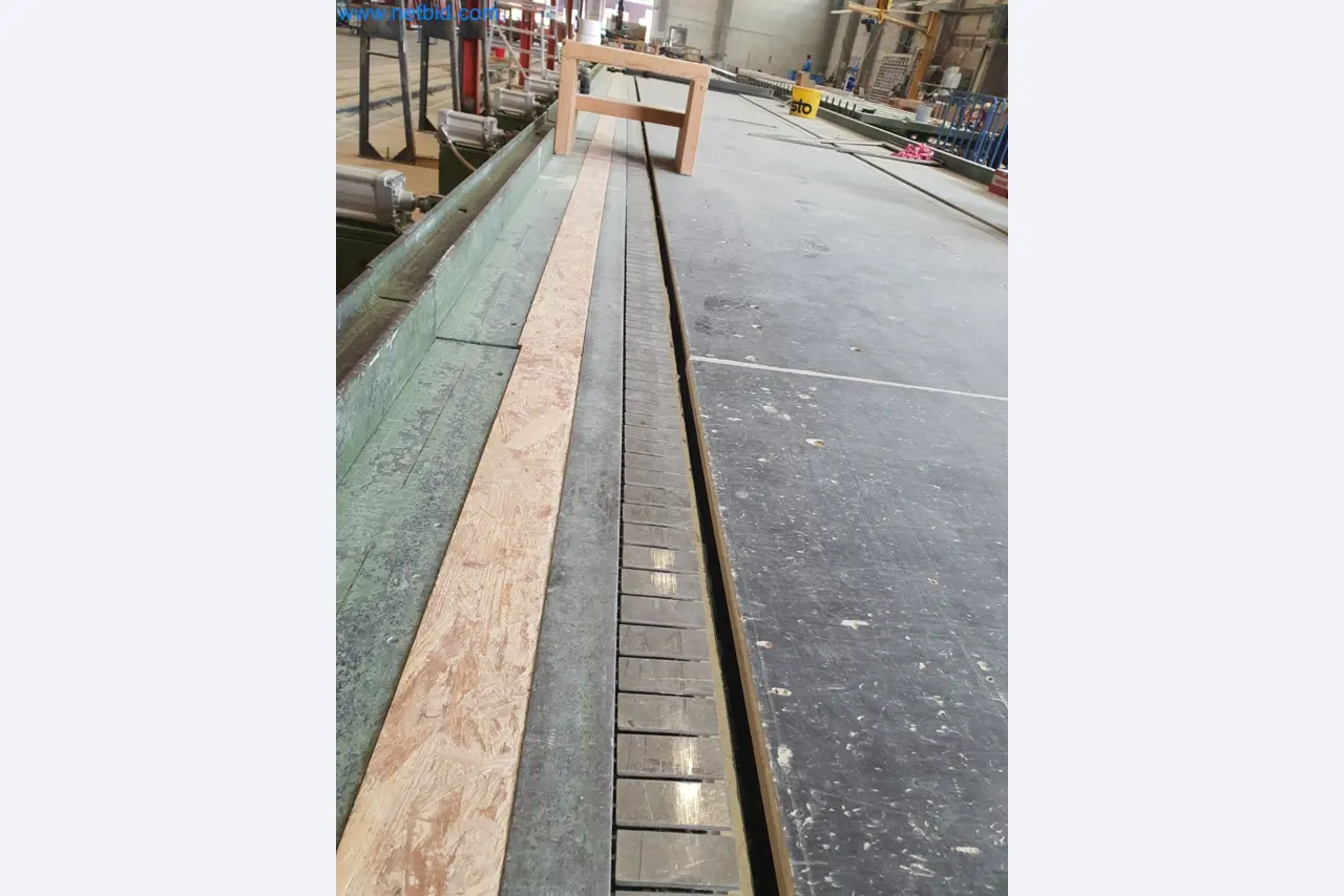 Holzbearbeitende- und metallbearbeitende Maschinen und Warenlager eines Fertighausherstellers -3