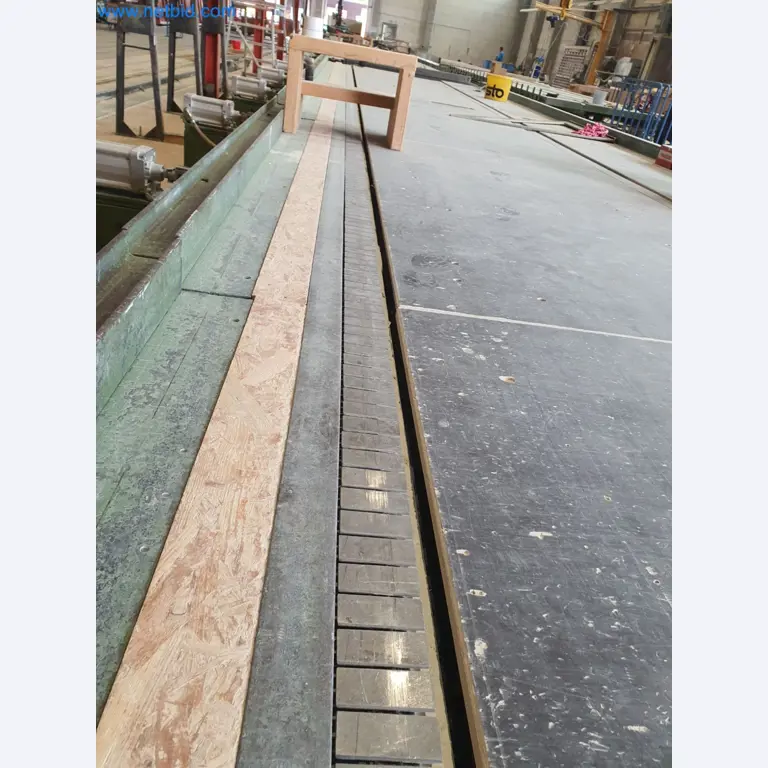 Holzbearbeitende- und metallbearbeitende Maschinen und Warenlager eines Fertighausherstellers -3