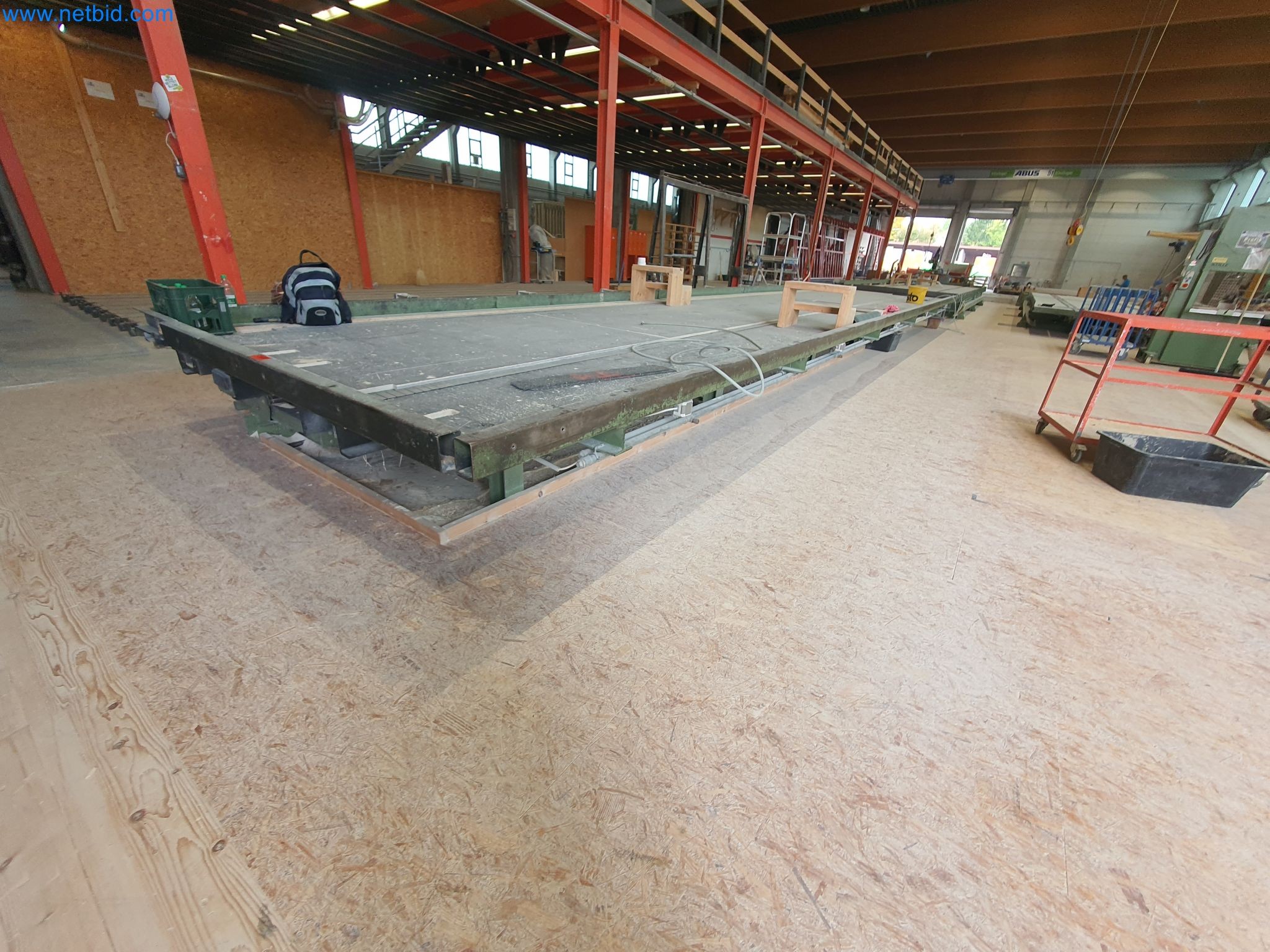 Maszyny do obróbki drewna i metalu oraz magazyn producenta domów prefabrykowanych-4