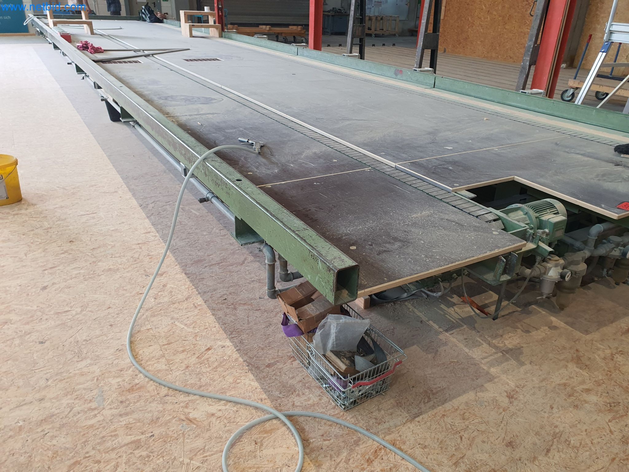 Maszyny do obróbki drewna i metalu oraz magazyn producenta domów prefabrykowanych-5