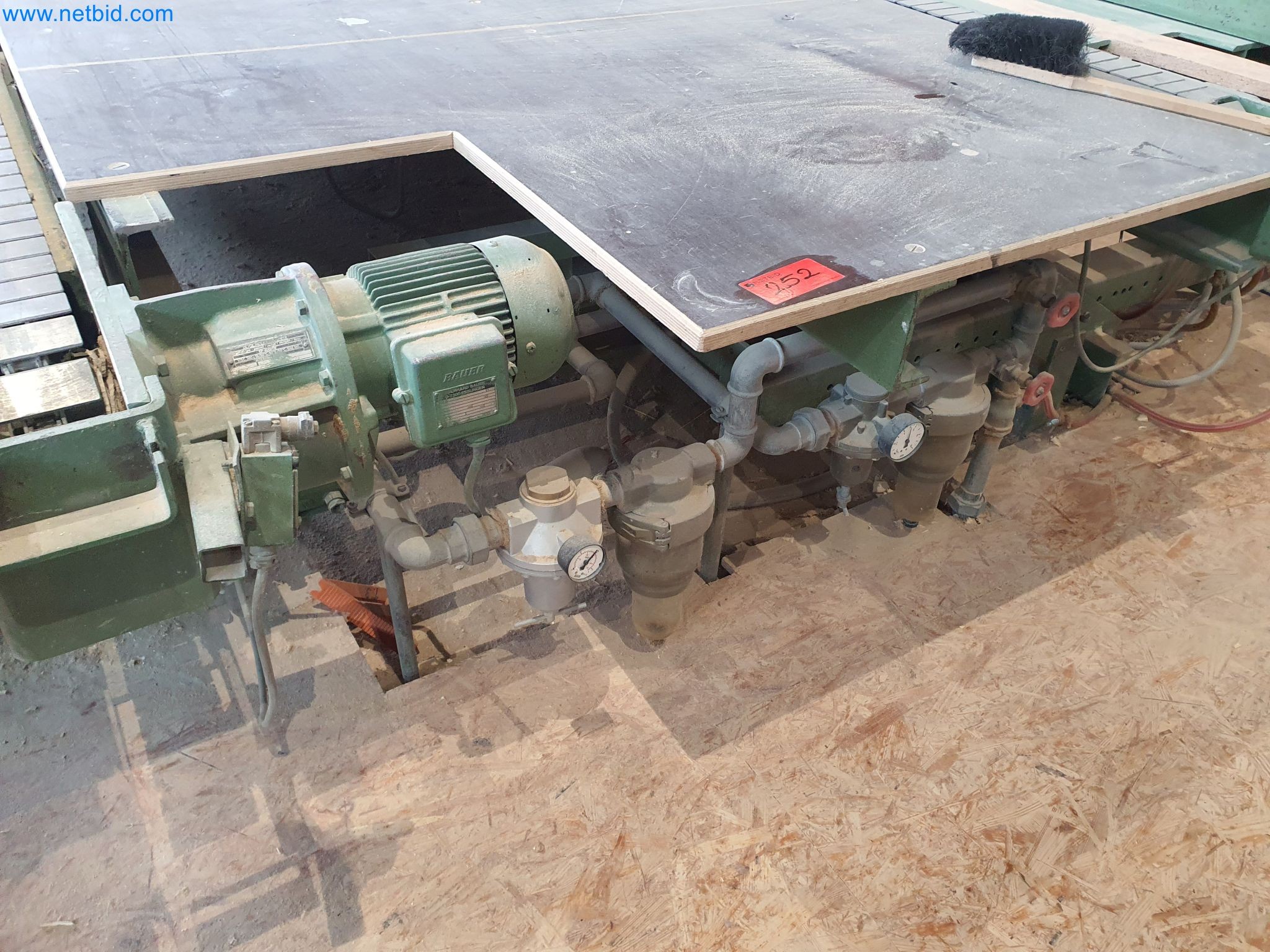 Maszyny do obróbki drewna i metalu oraz magazyn producenta domów prefabrykowanych-6