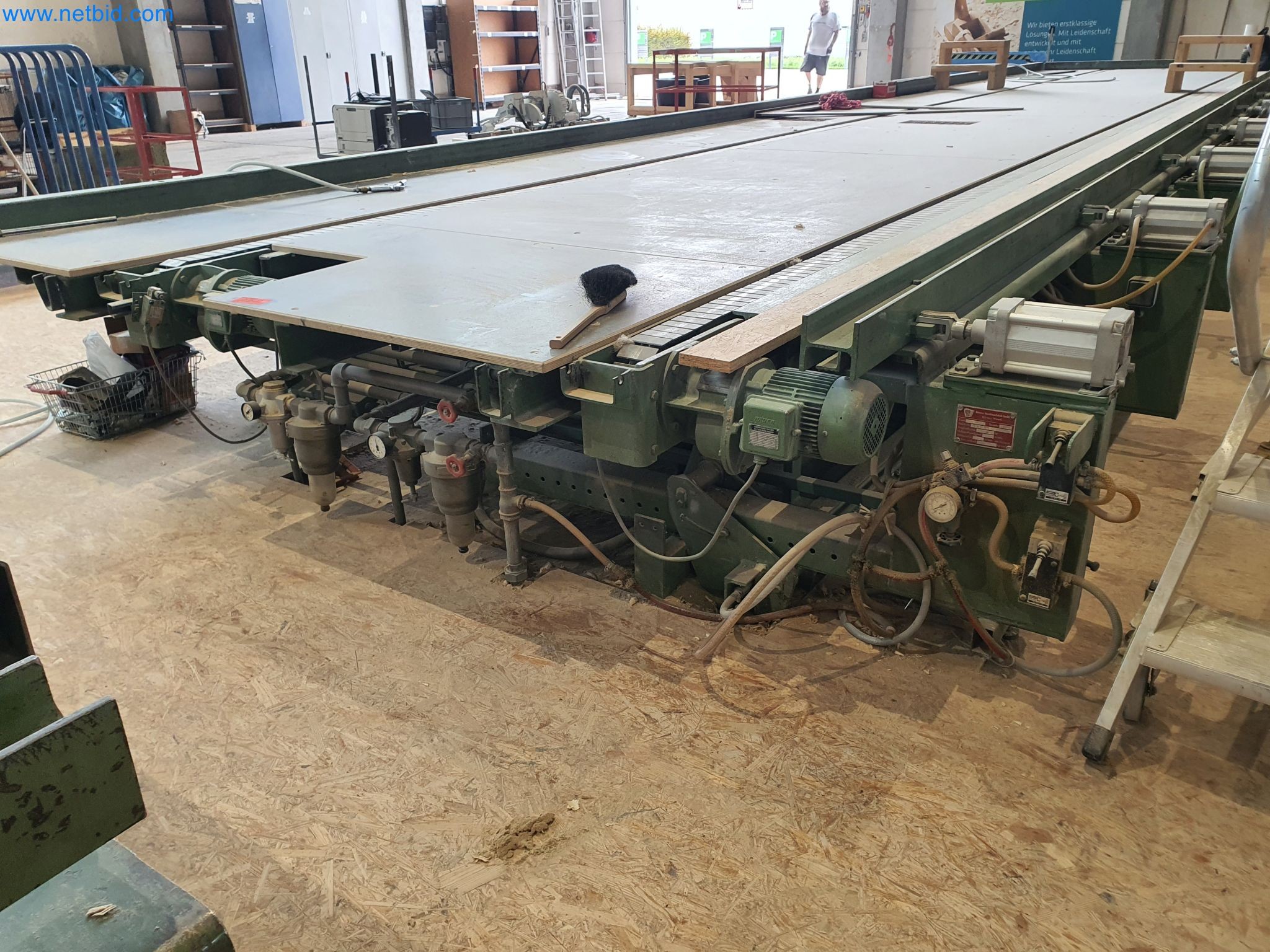 Maszyny do obróbki drewna i metalu oraz magazyn producenta domów prefabrykowanych-7