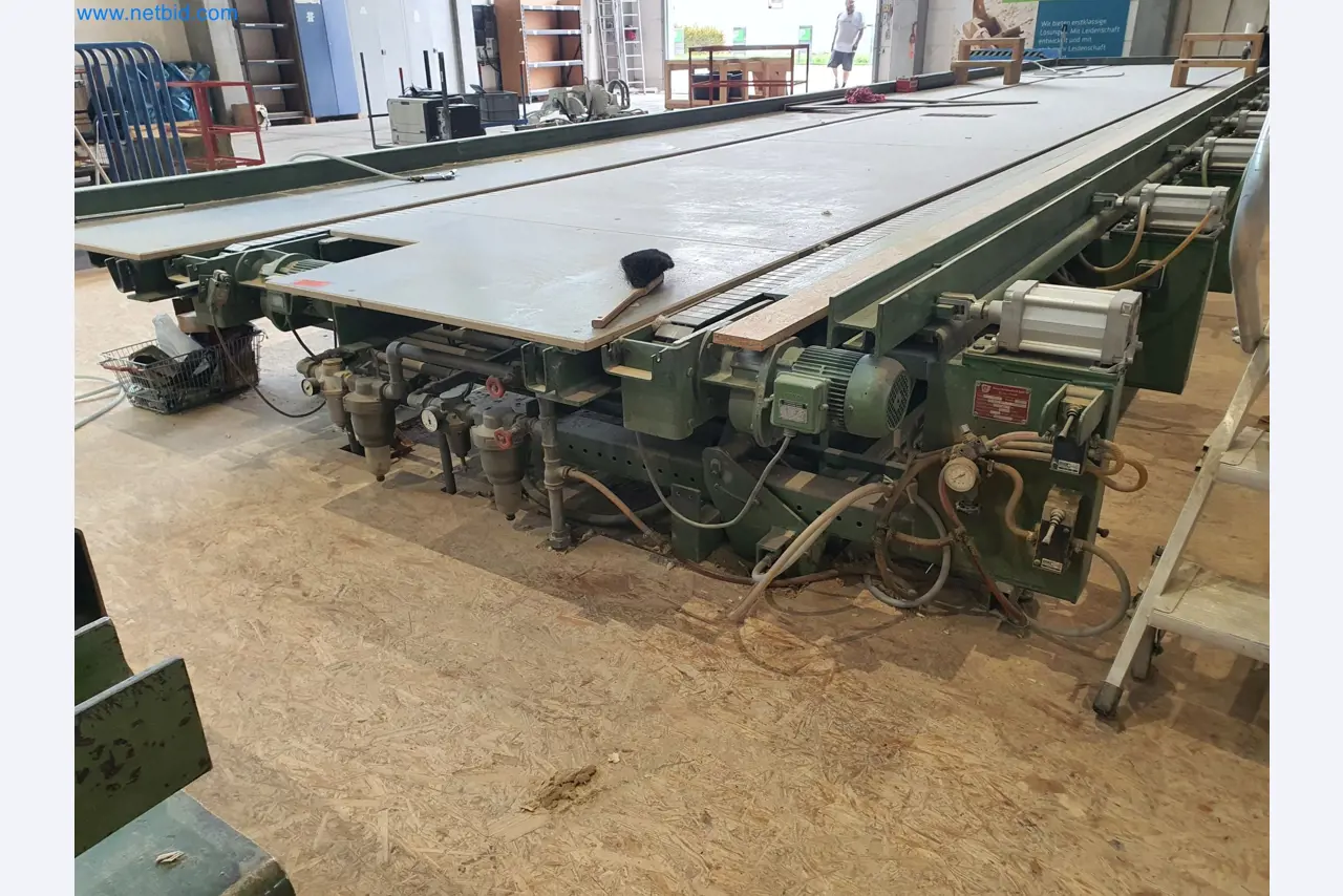 Holzbearbeitende- und metallbearbeitende Maschinen und Warenlager eines Fertighausherstellers -7