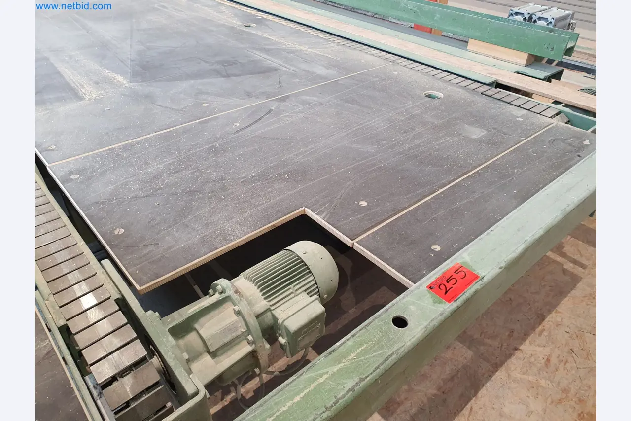 Holzbearbeitende- und metallbearbeitende Maschinen und Warenlager eines Fertighausherstellers -11