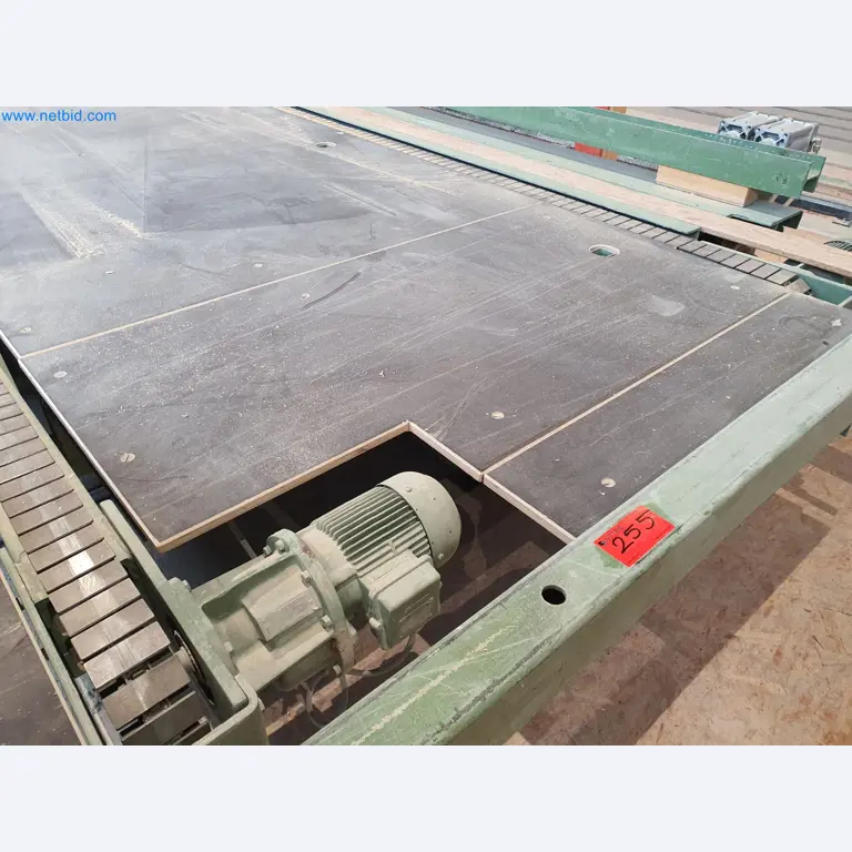 Holzbearbeitende- und metallbearbeitende Maschinen und Warenlager eines Fertighausherstellers -11