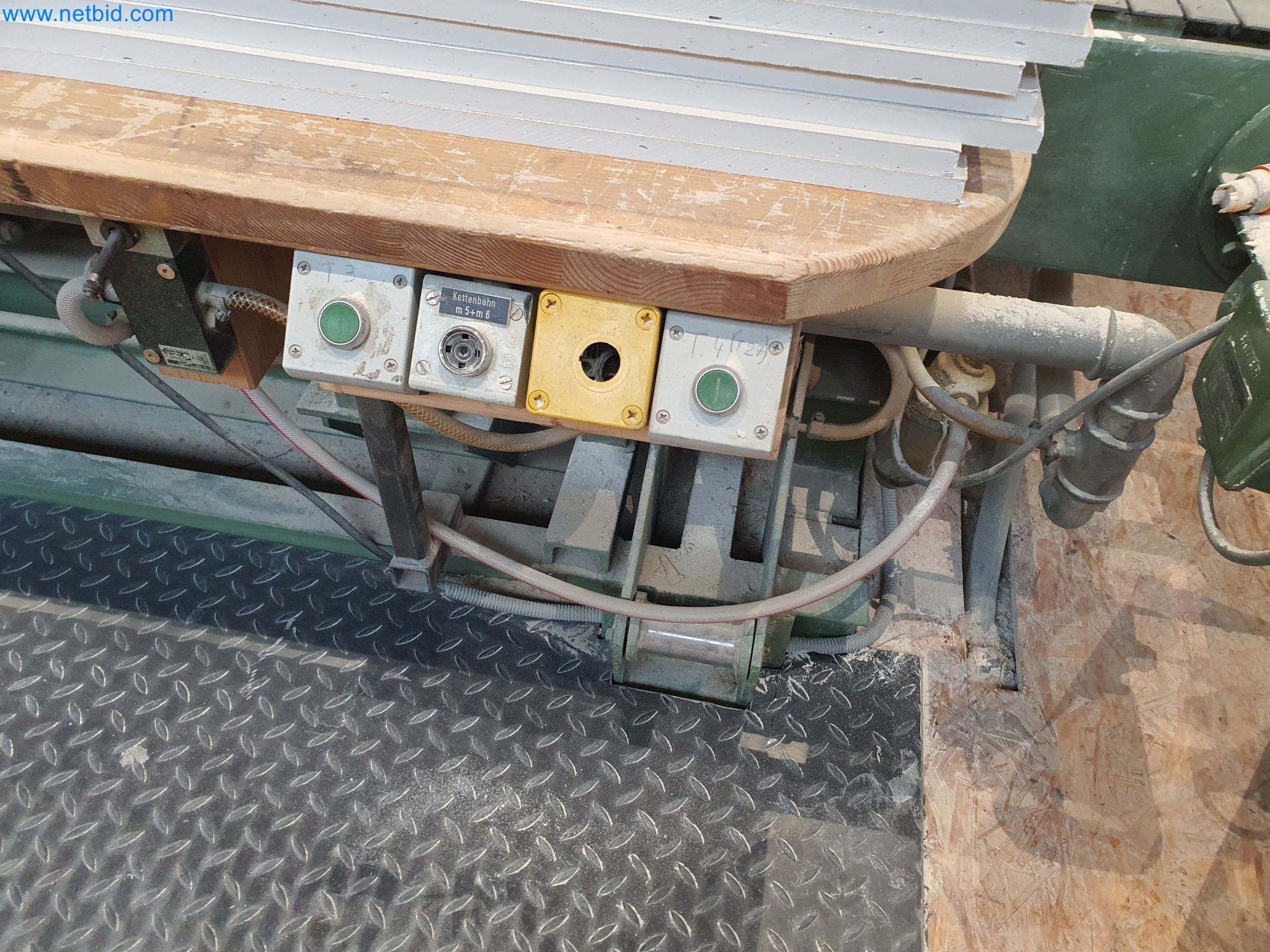 Woodworking and metalworking machines and warehouse of a prefabricated house manufacturer-15