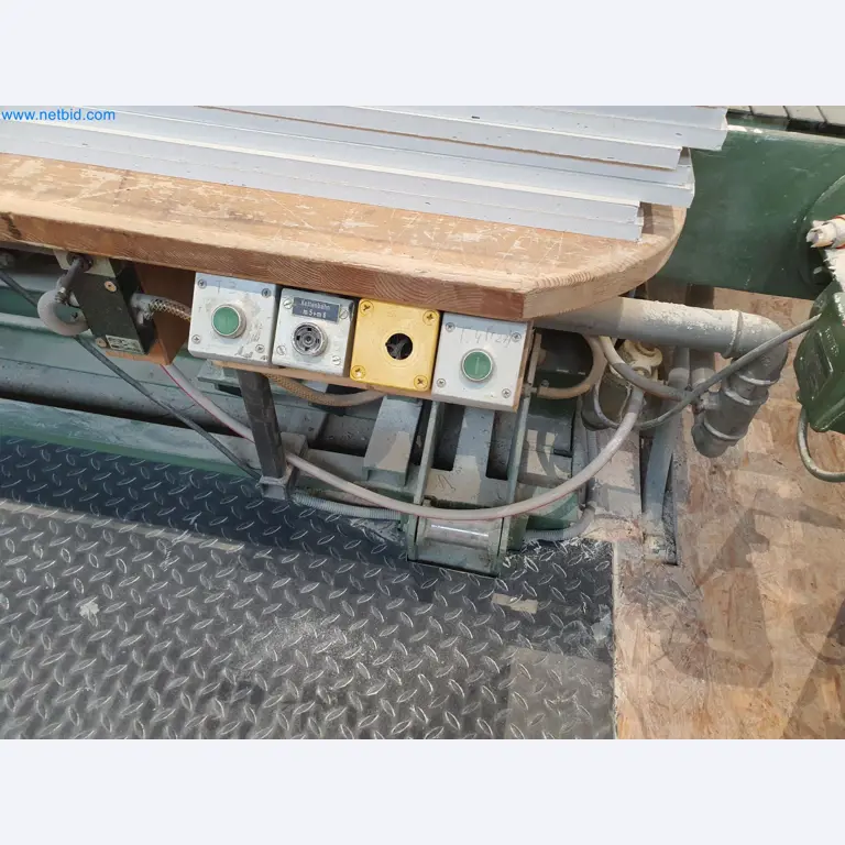 Holzbearbeitende- und metallbearbeitende Maschinen und Warenlager eines Fertighausherstellers -15