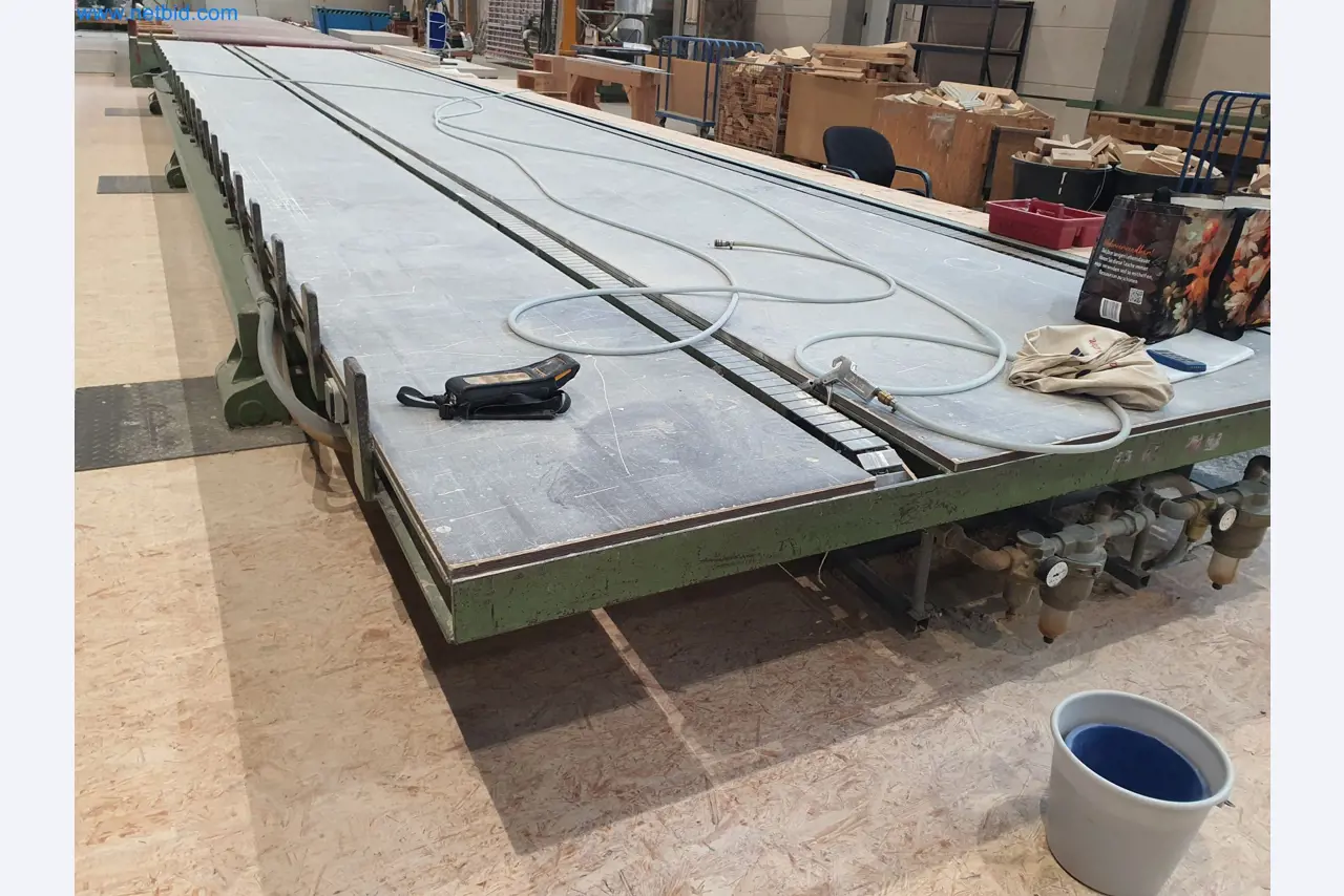 Holzbearbeitende- und metallbearbeitende Maschinen und Warenlager eines Fertighausherstellers -4