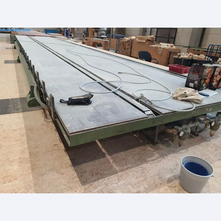 Holzbearbeitende- und metallbearbeitende Maschinen und Warenlager eines Fertighausherstellers -4