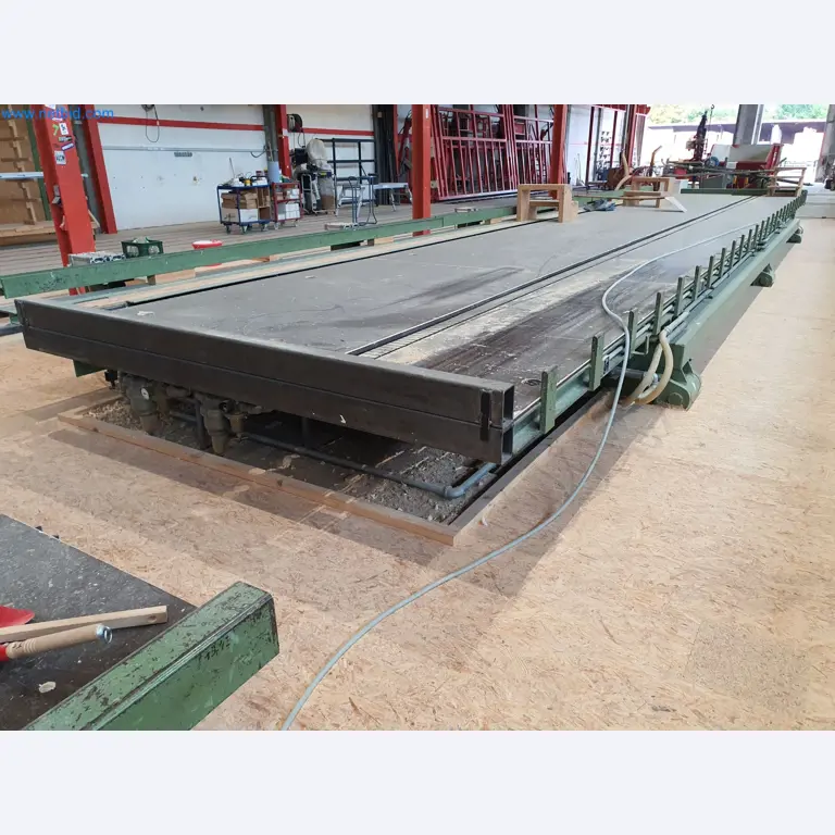 Holzbearbeitende- und metallbearbeitende Maschinen und Warenlager eines Fertighausherstellers -5