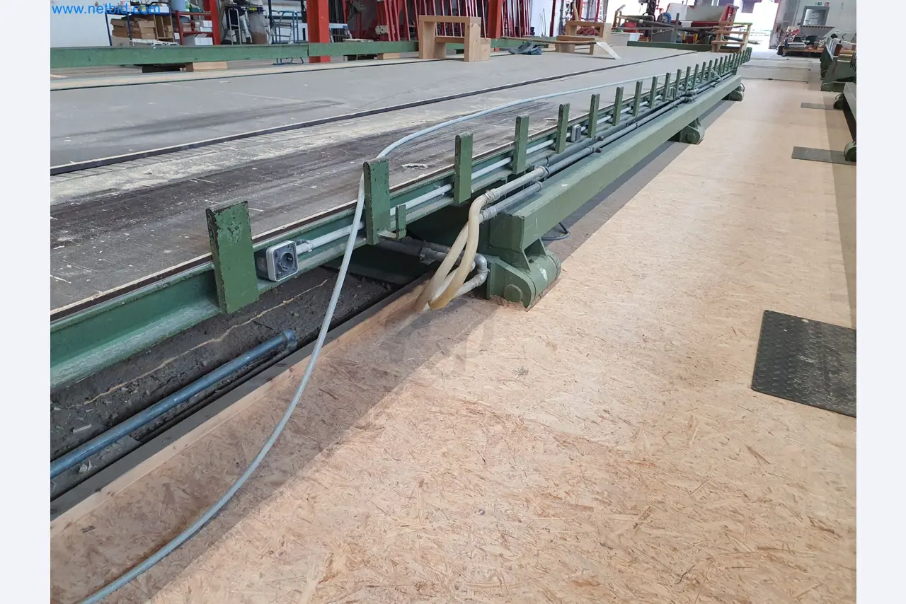 Holzbearbeitende- und metallbearbeitende Maschinen und Warenlager eines Fertighausherstellers -6