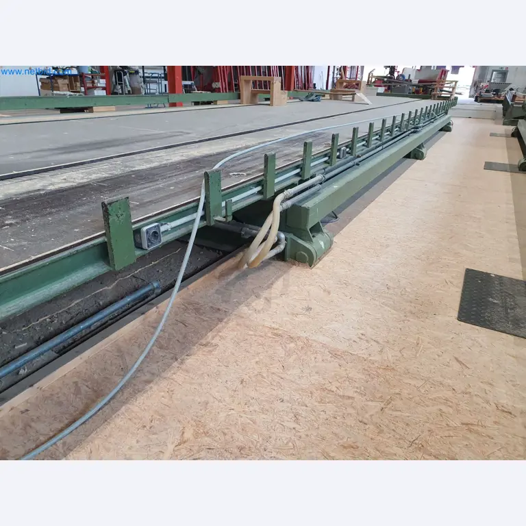 Holzbearbeitende- und metallbearbeitende Maschinen und Warenlager eines Fertighausherstellers -6