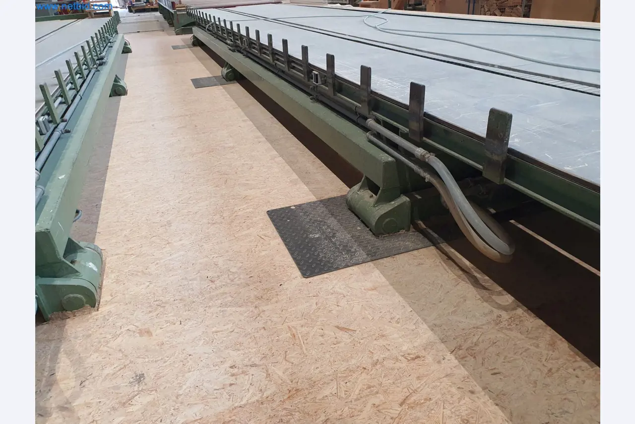 Holzbearbeitende- und metallbearbeitende Maschinen und Warenlager eines Fertighausherstellers -7