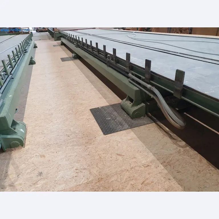 Holzbearbeitende- und metallbearbeitende Maschinen und Warenlager eines Fertighausherstellers -7