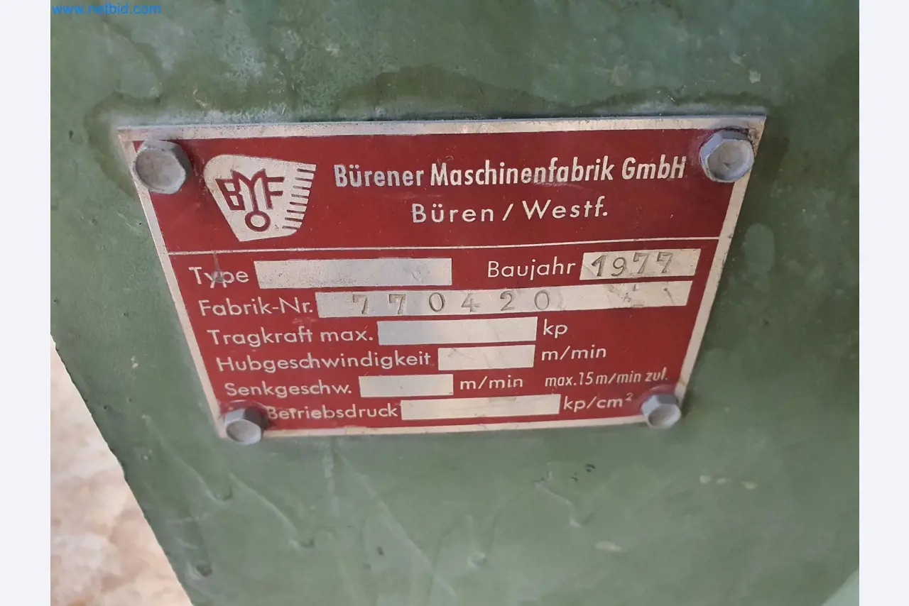 Holzbearbeitende- und metallbearbeitende Maschinen und Warenlager eines Fertighausherstellers -8