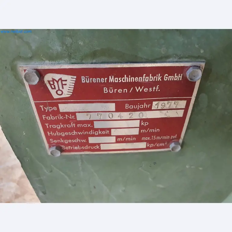 Holzbearbeitende- und metallbearbeitende Maschinen und Warenlager eines Fertighausherstellers -8