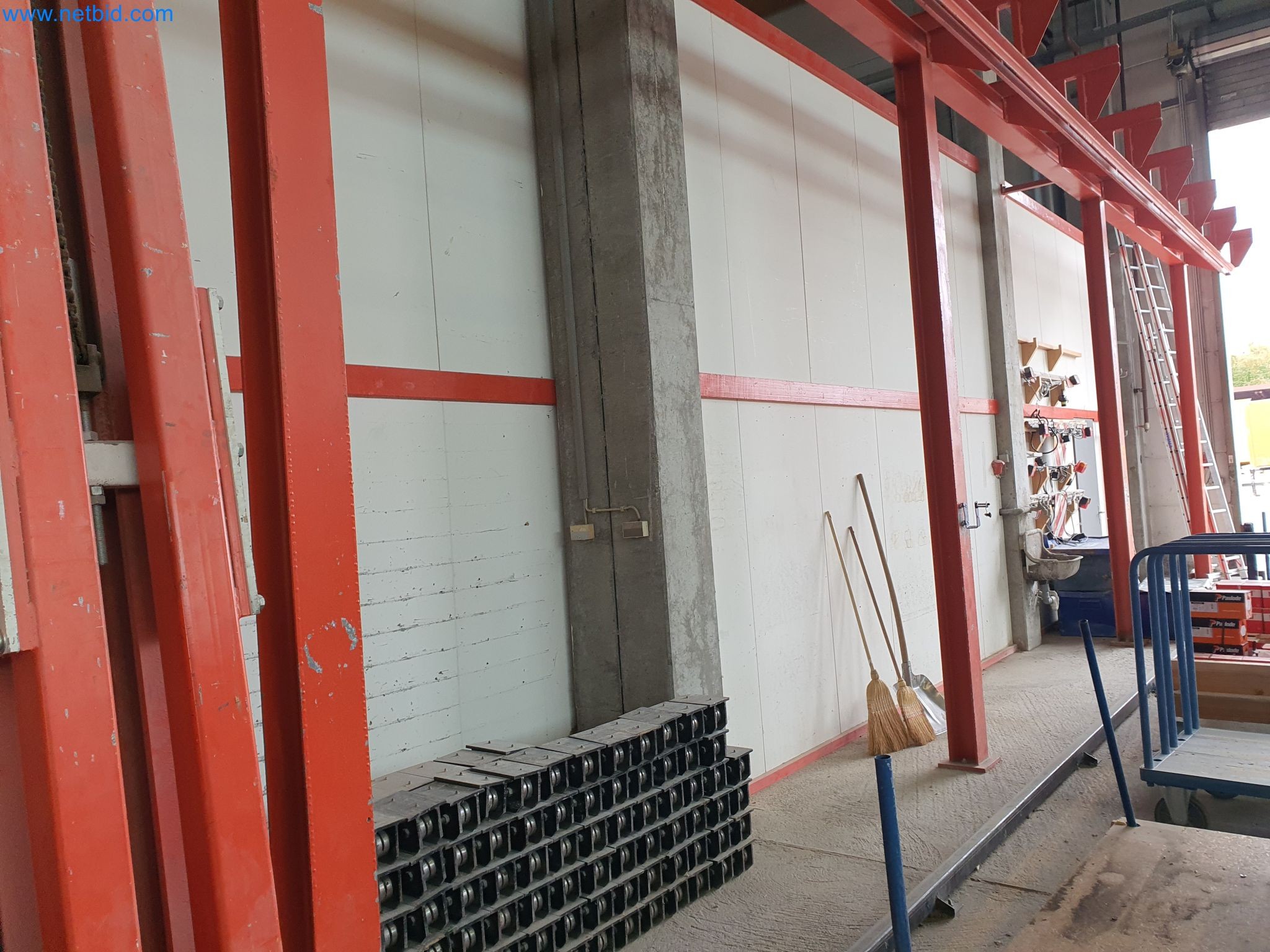 Maszyny do obróbki drewna i metalu oraz magazyn producenta domów prefabrykowanych-11