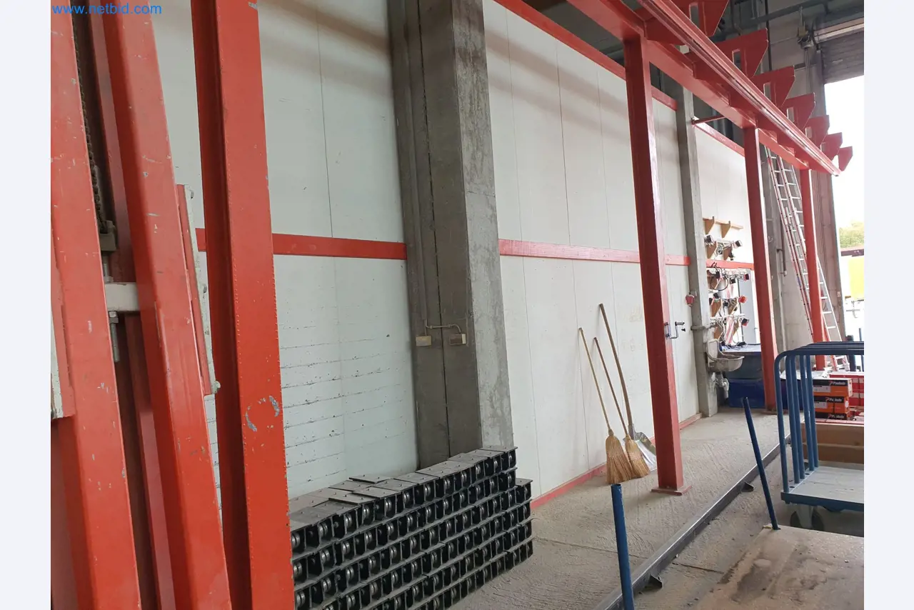 Holzbearbeitende- und metallbearbeitende Maschinen und Warenlager eines Fertighausherstellers -11