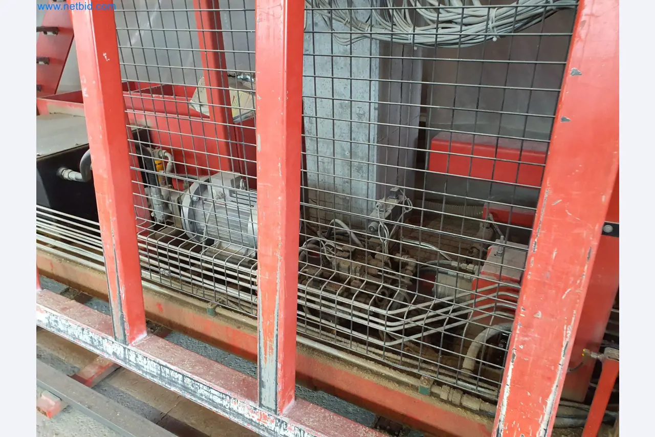 Holzbearbeitende- und metallbearbeitende Maschinen und Warenlager eines Fertighausherstellers -13