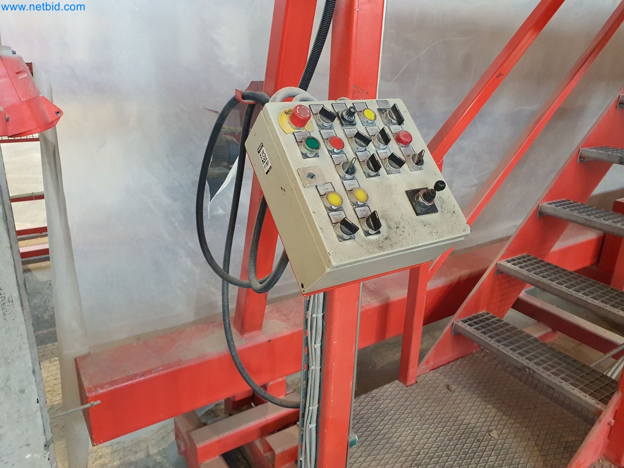 Maszyny do obróbki drewna i metalu oraz magazyn producenta domów prefabrykowanych-7