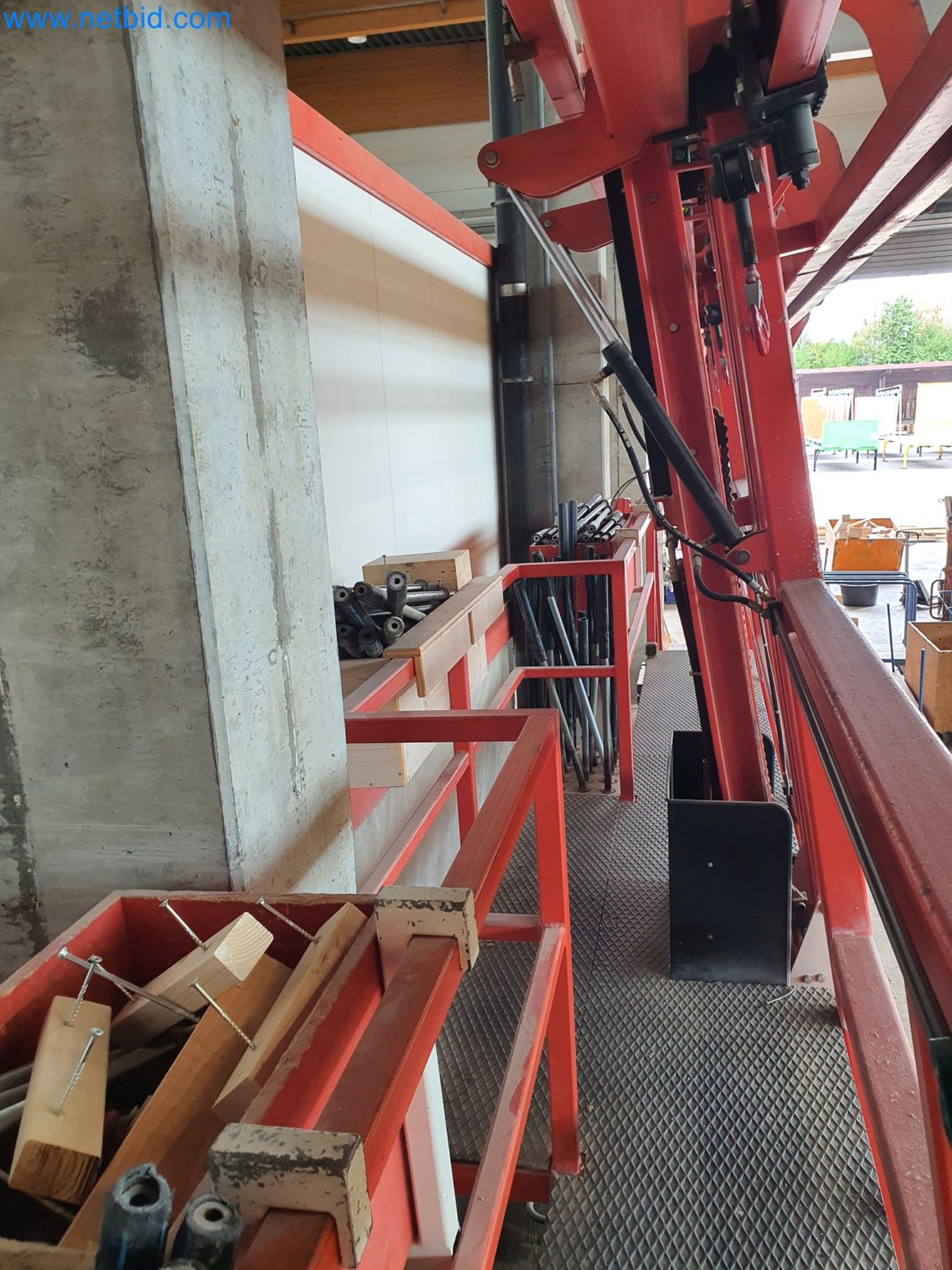 Maszyny do obróbki drewna i metalu oraz magazyn producenta domów prefabrykowanych-8