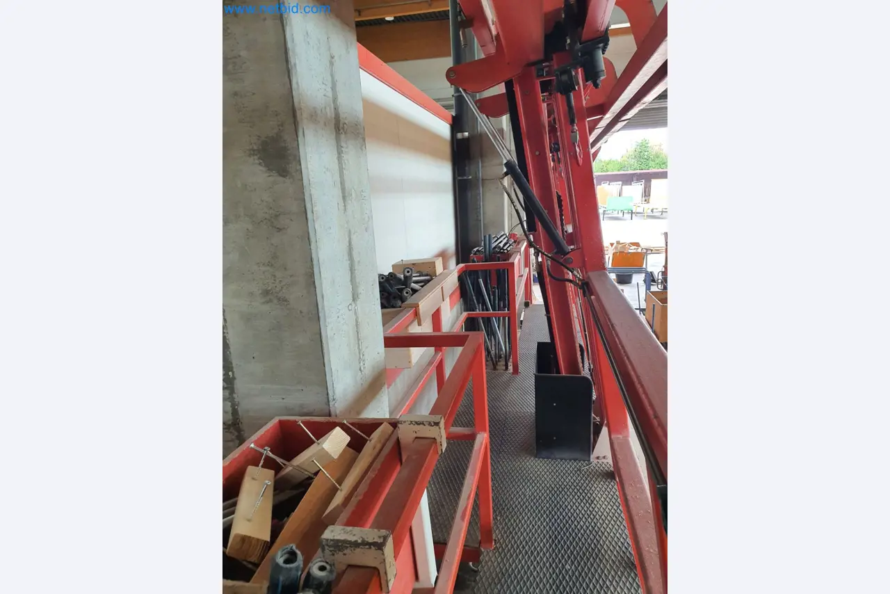 Holzbearbeitende- und metallbearbeitende Maschinen und Warenlager eines Fertighausherstellers -8