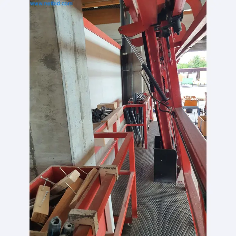 Holzbearbeitende- und metallbearbeitende Maschinen und Warenlager eines Fertighausherstellers -8