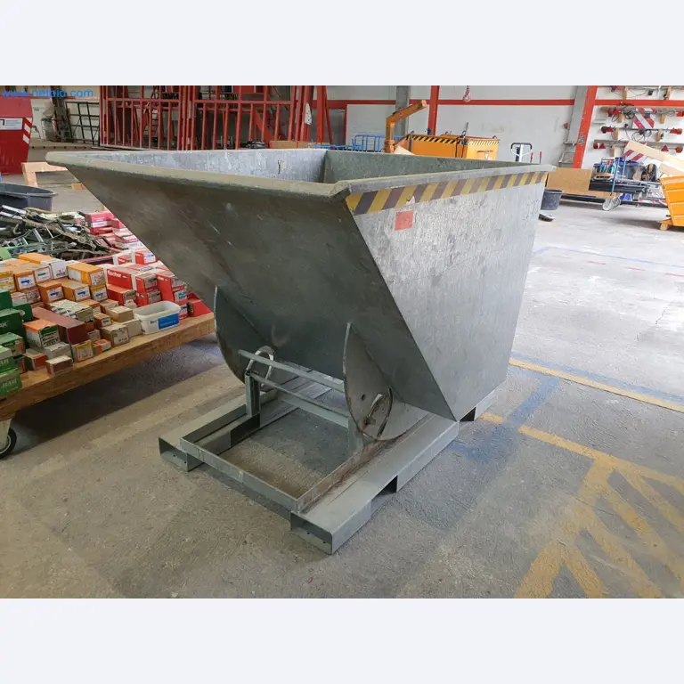 Machines pour le travail du bois et du métal et entrepôt d'un fabricant de maisons préfabriquées-1