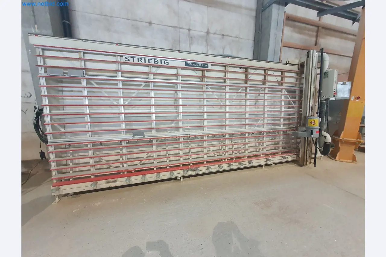 Maszyny do obróbki drewna i metalu oraz magazyn producenta domów prefabrykowanych-1