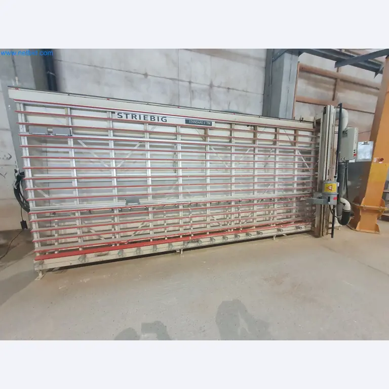 Maszyny do obróbki drewna i metalu oraz magazyn producenta domów prefabrykowanych-1