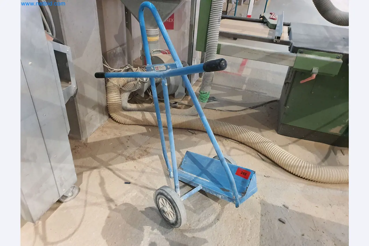 Dřevoobráběcí a kovoobráběcí stroje a sklad výrobce montovaných domů-2