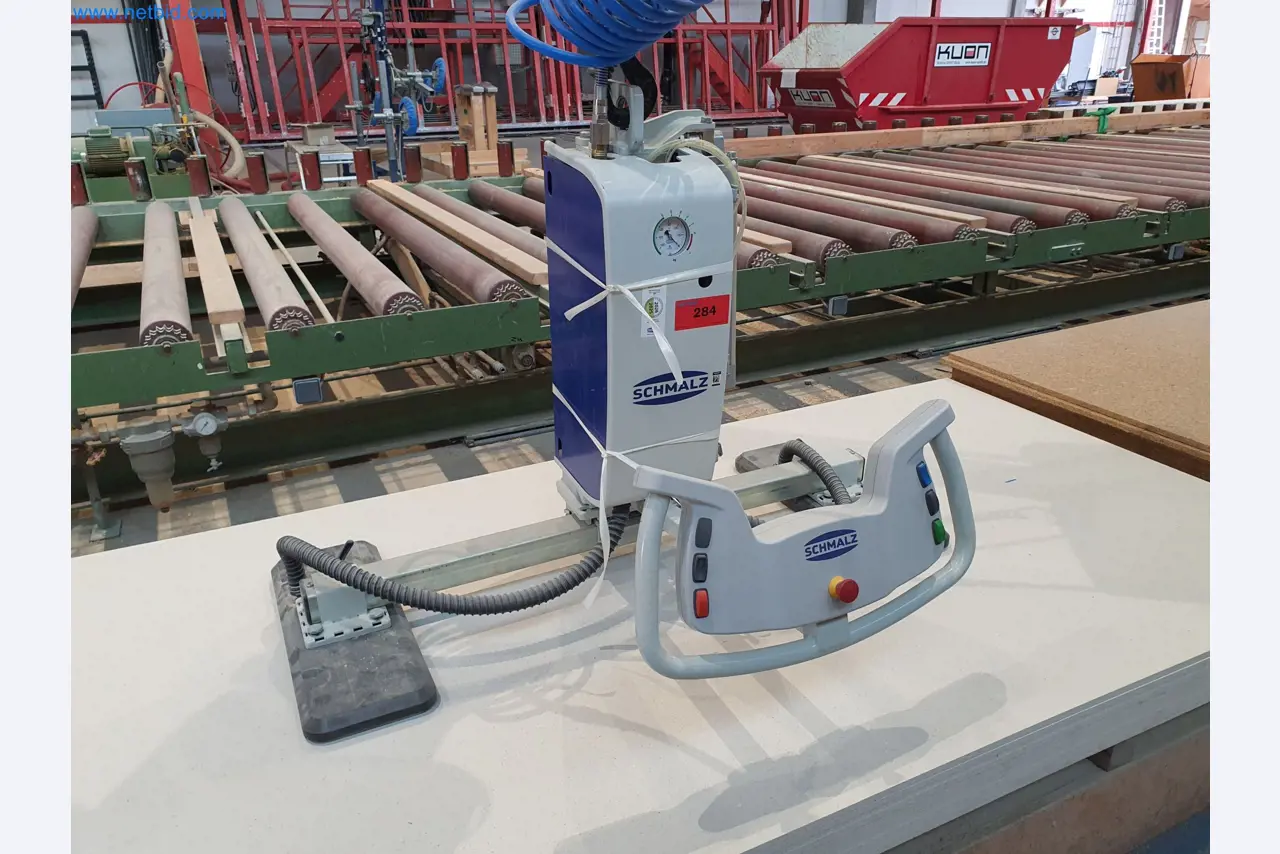 Machines pour le travail du bois et du métal et entrepôt d'un fabricant de maisons préfabriquées-1