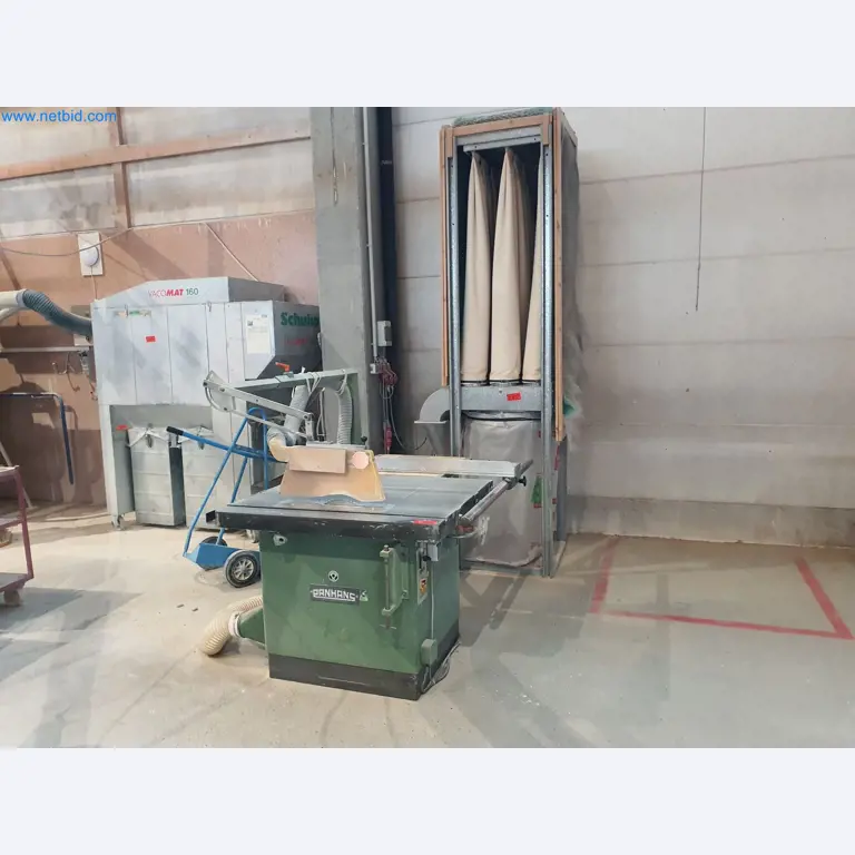 Maszyny do obróbki drewna i metalu oraz magazyn producenta domów prefabrykowanych-1