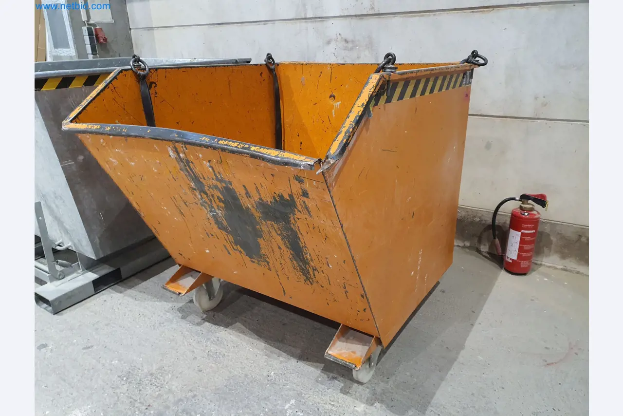 Dřevoobráběcí a kovoobráběcí stroje a sklad výrobce montovaných domů-1