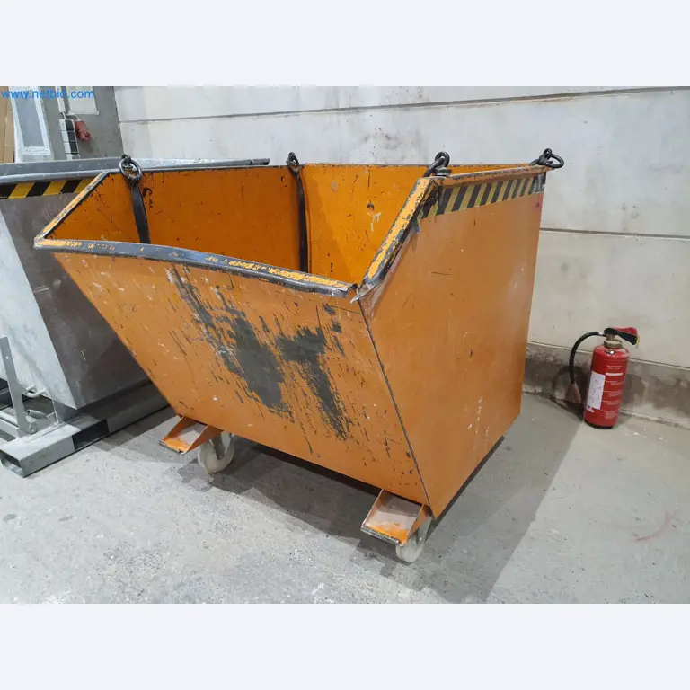 Dřevoobráběcí a kovoobráběcí stroje a sklad výrobce montovaných domů-1