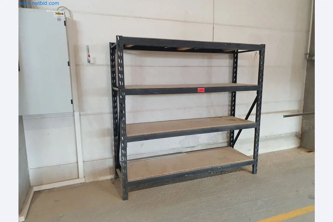 Dřevoobráběcí a kovoobráběcí stroje a sklad výrobce montovaných domů-1