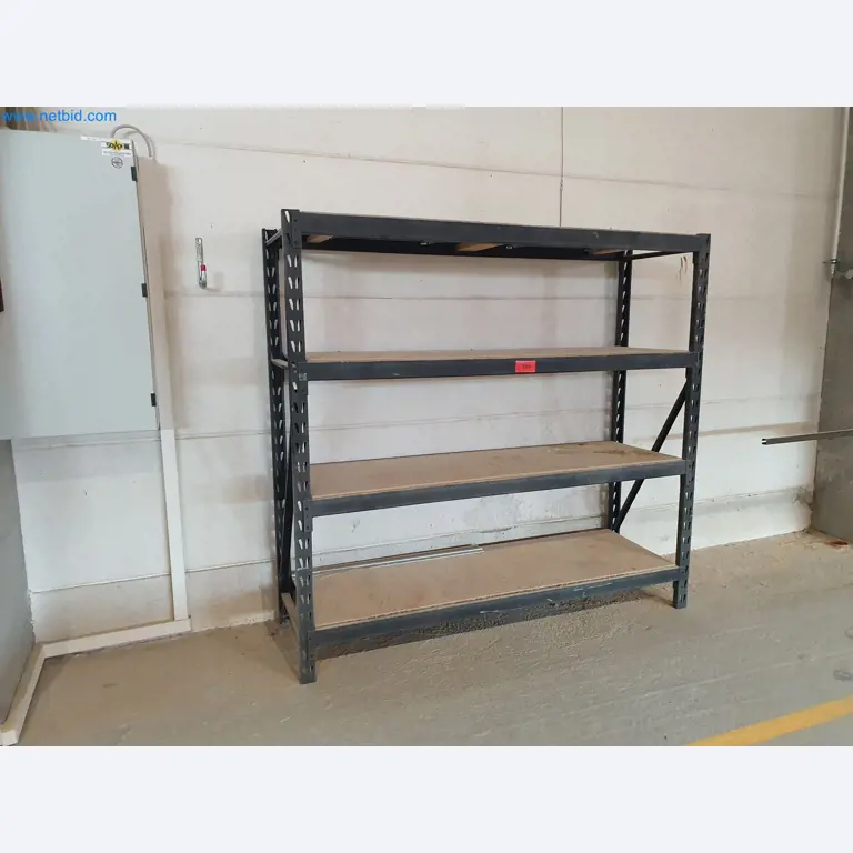 Dřevoobráběcí a kovoobráběcí stroje a sklad výrobce montovaných domů-1